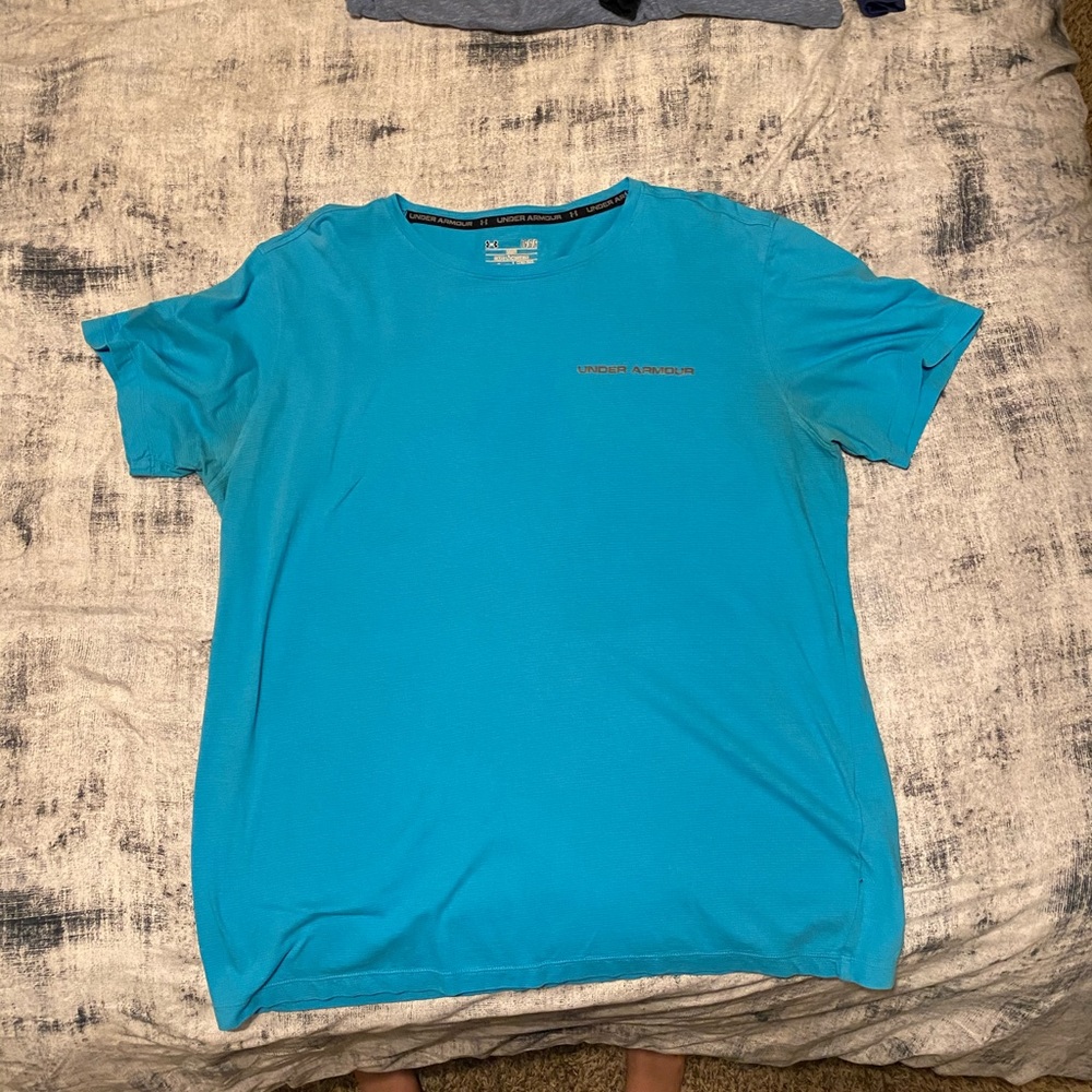 Men’s Under armor tshirt